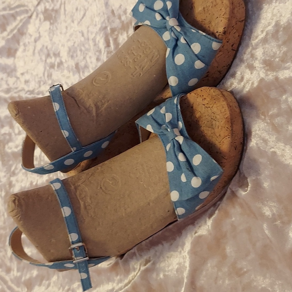 Shoes - Picture 2 of 3